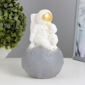 Ночник &quot;Космонавт на луне&quot; LED от батареек 3хLR44 бело-черный 10х10х17 см   10222083