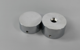 Заглушка с отверстием под провод для шланга 40мм хром