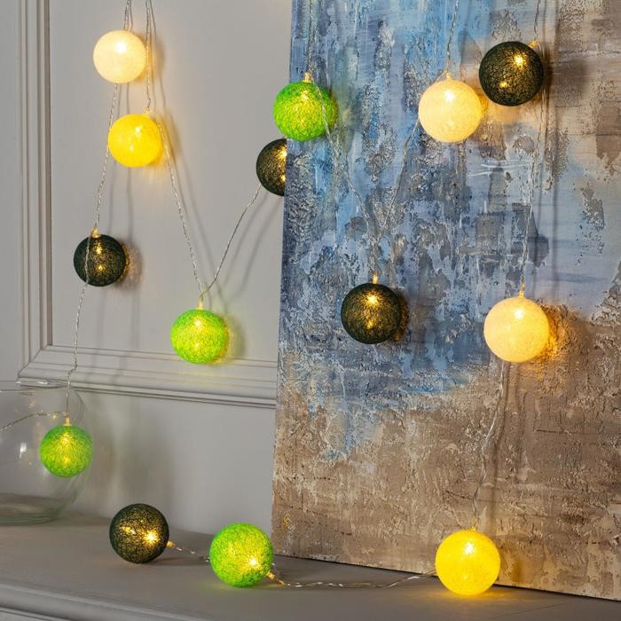 Гирлянда "Нить" 5 м с насадками "Клубки бело-зелёные", IP20, прозрачная нить, 20 LED, свечение тёпло