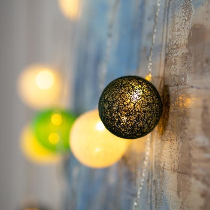 Гирлянда "Нить" 5 м с насадками "Клубки бело-зелёные", IP20, прозрачная нить, 20 LED, свечение тёпло