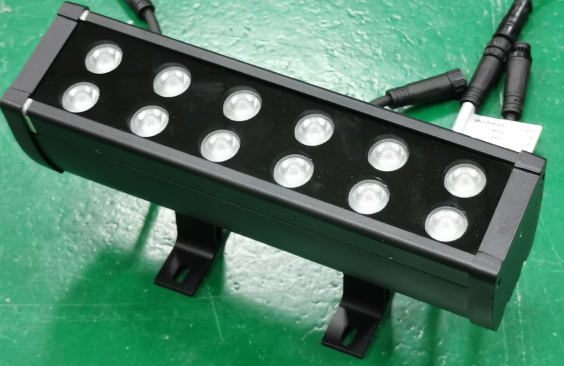 Светодиодный линейный прожектор  OSRAM L250*66*71mm  24W DC24V RGB DMX512