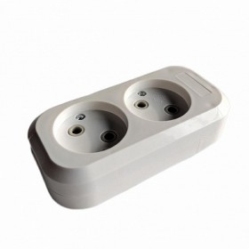 LEEK Накладная розетка 2-я б/з (10/200)